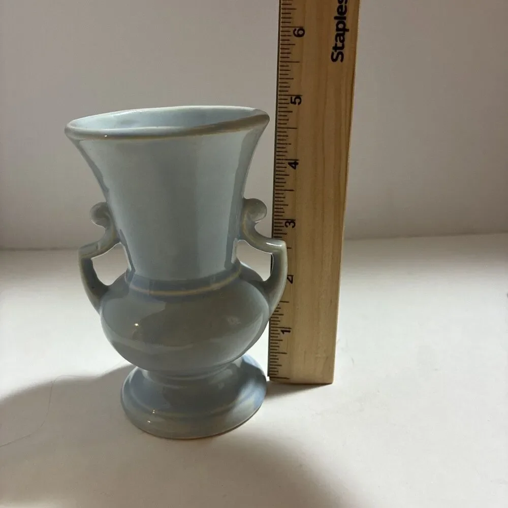 Vtg Baby Blue SHAWNEE 2 Handle Pedestal Vase 5" Tall - Picture 5 of 7